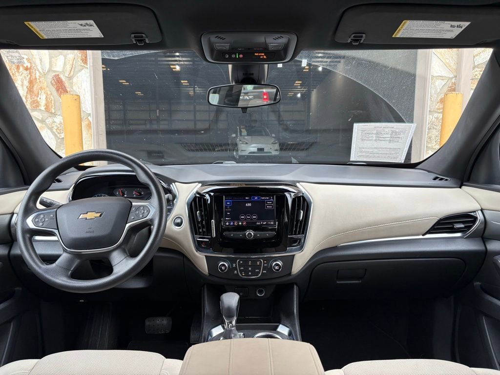 Used 2023 Chevrolet Traverse LS image 21