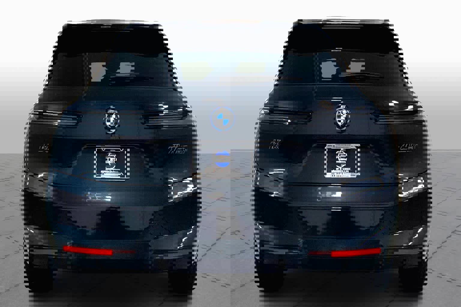 Used 2023 BMW iX M60 w/ Executive Package image 4