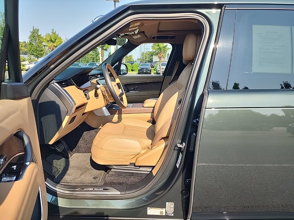 Certified 2025 Land Rover Range Rover Long Wheelbase SE AWD/4WD image 6