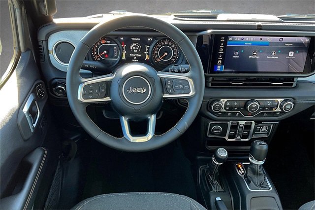 Used 2025 Jeep Wrangler Sahara image 3