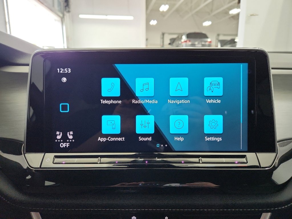 Certified 2025 Volkswagen Atlas Cross Sport SE FWD image 16