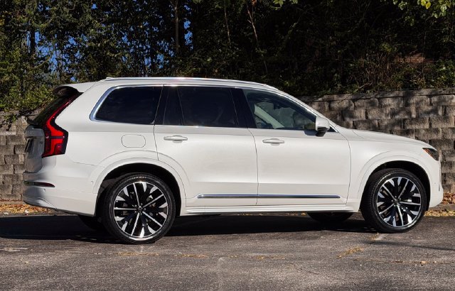 Used 2025 Volvo XC90 T8 Ultra w/ Protection Package Premier AWD/4WD image 4