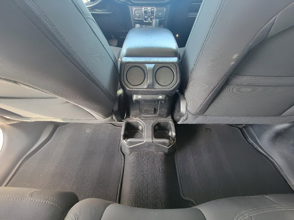 Used 2020 Jeep Wrangler Unlimited Sahara image 29