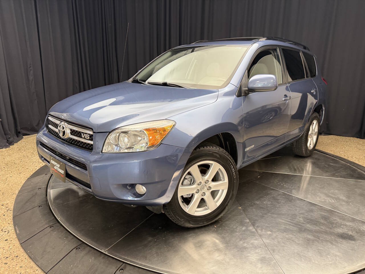 Used 2008 Toyota RAV4 Limited AWD/4WD image 2