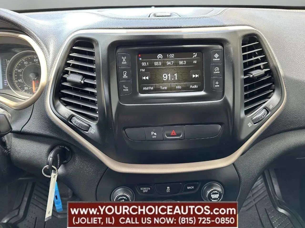 Used 2018 Jeep Cherokee Latitude w/ Safety Group AWD/4WD image 13