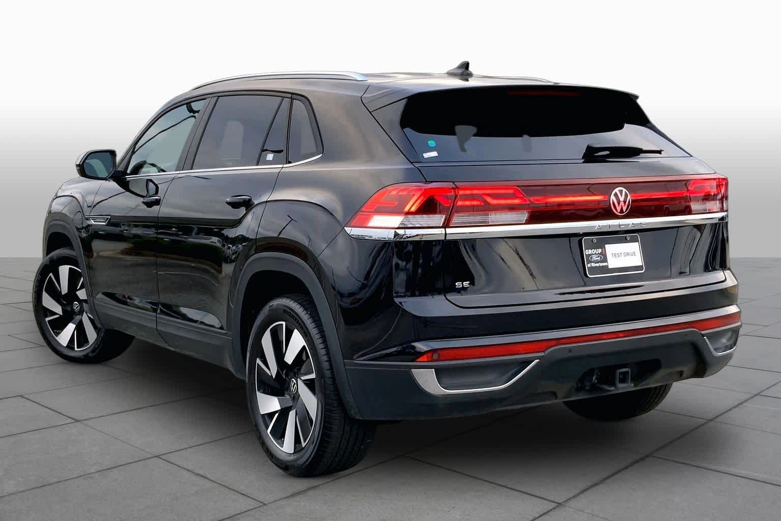 Used 2026 Volkswagen Atlas Cross Sport SE FWD image 11