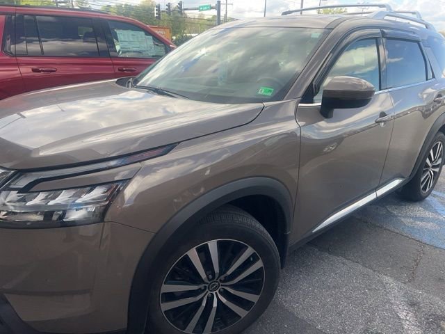 Used 2024 Nissan Pathfinder Platinum