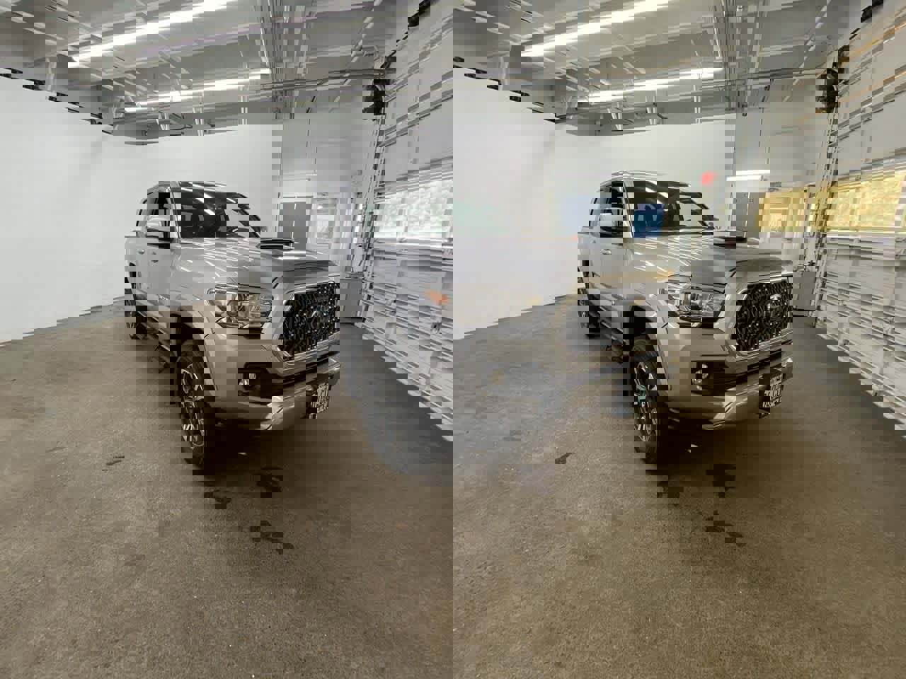 Used 2018 Toyota Tacoma TRD Sport w/ Technology Package image 8