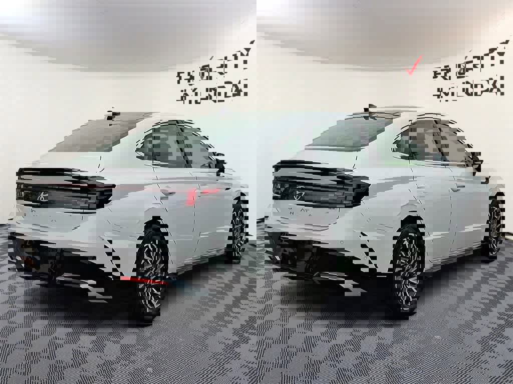 Used 2025 Hyundai Sonata Limited image 4