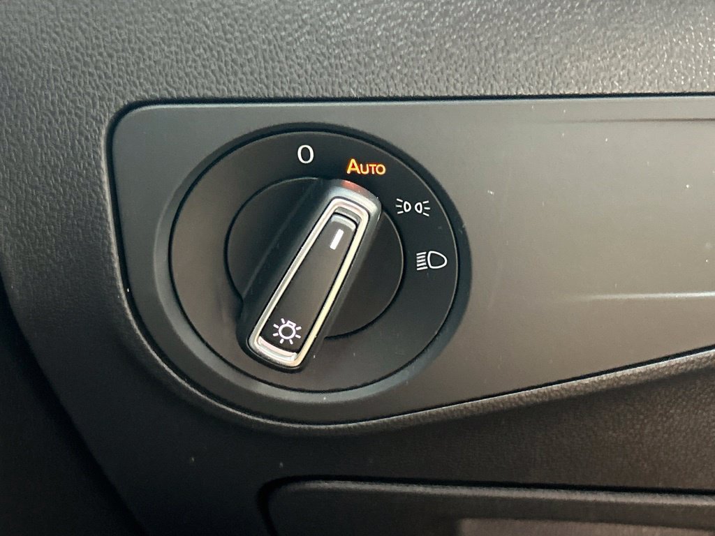 Certified 2023 Volkswagen Tiguan SE R-Line FWD image 31