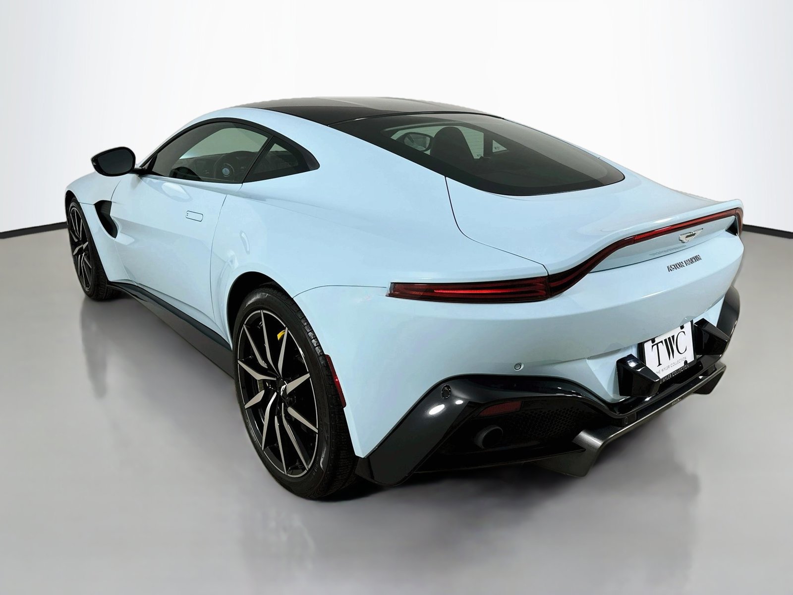 Used 2019 Aston Martin V8 Vantage Coupe RWD image 7