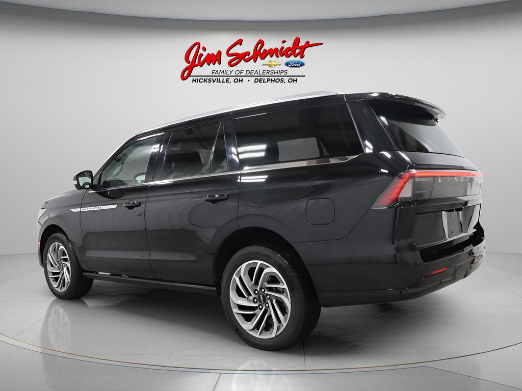 Used 2025 Lincoln Navigator Reserve image 4