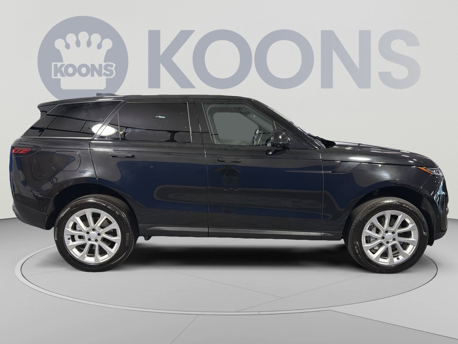 Used 2025 Land Rover Range Rover Sport SE AWD/4WD image 8