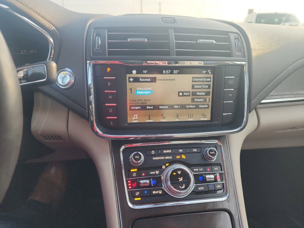 Used 2019 Lincoln Continental Select w/ Continental Climate Package image 11