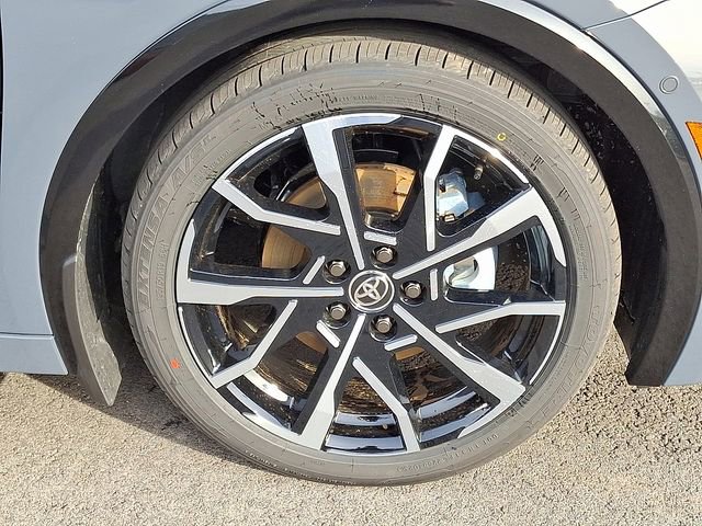 New 2026 Toyota Prius Plug-In Hybrid FWD image 8
