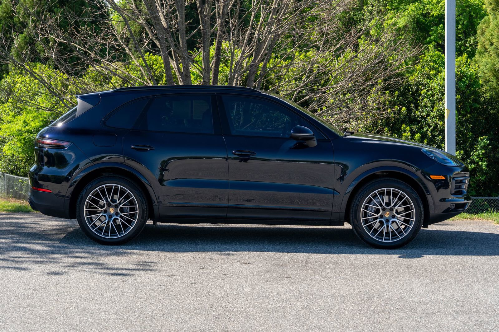 Certified 2023 Porsche Cayenne Platinum Edition image 8