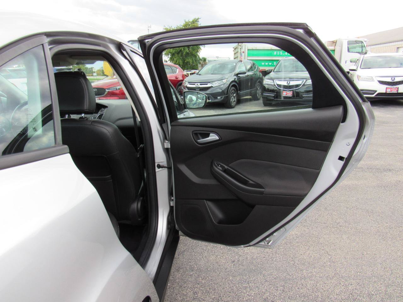 Used 2015 Ford Focus SE w/ Equipment Group 201A FWD image 31