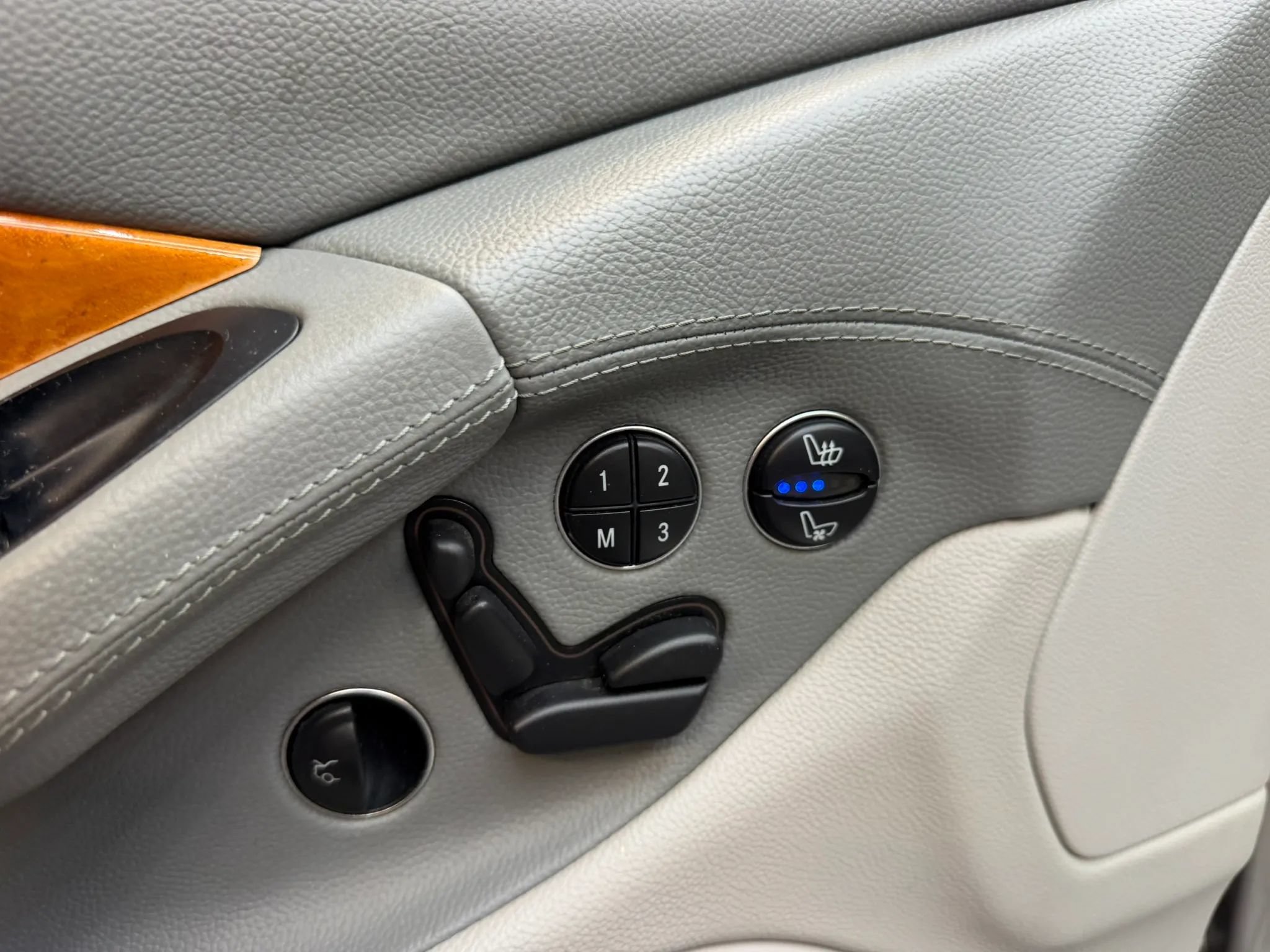 Used 2005 Mercedes-Benz SL 500 image 17