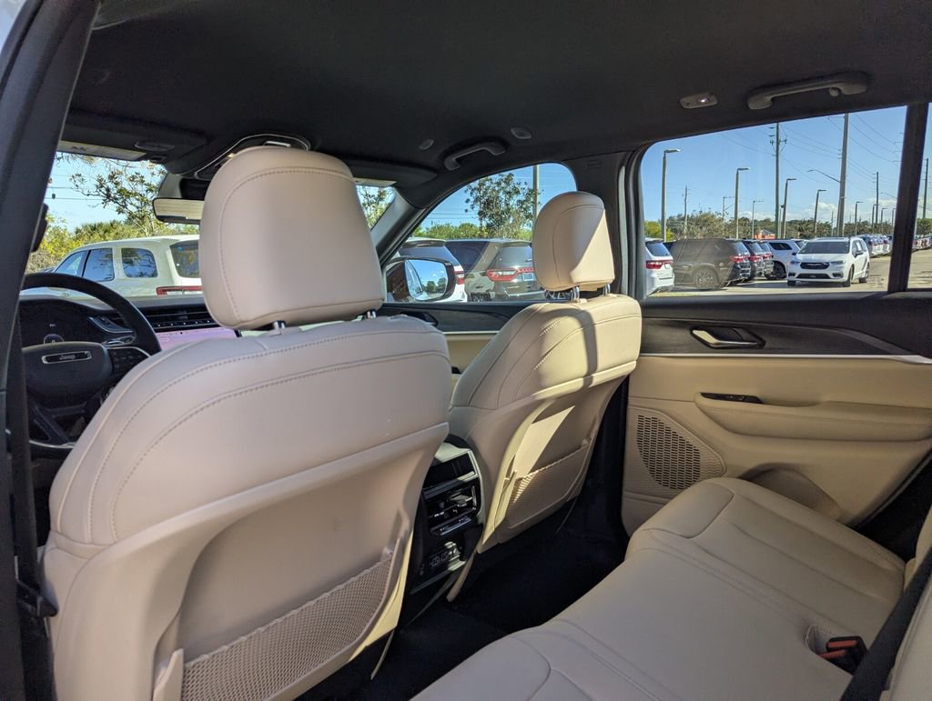 Used 2025 Jeep Grand Cherokee Limited image 19