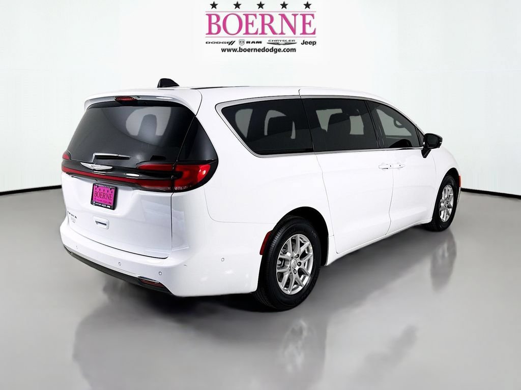 Used 2025 Chrysler Pacifica Select FWD image 7