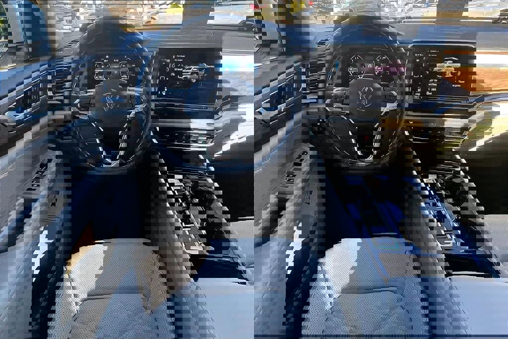 Certified 2026 Volkswagen Atlas SE w/ Black Wheel Package image 4