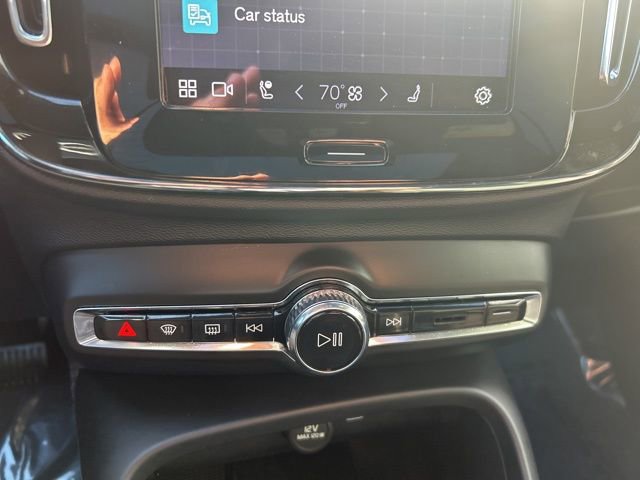 Certified 2025 Volvo XC40 B5 Plus image 25