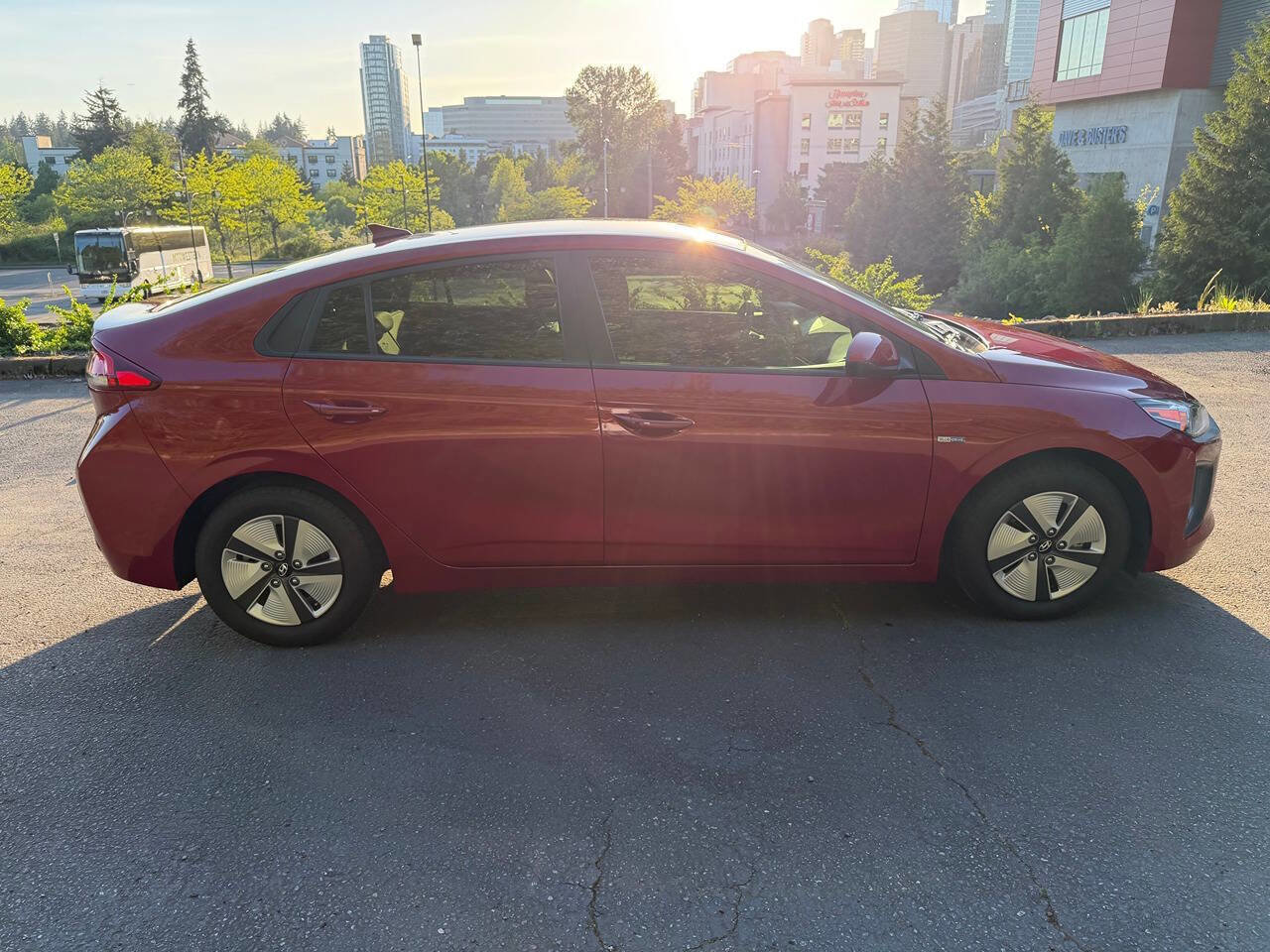 Used 2020 Hyundai Ioniq Blue FWD image 7