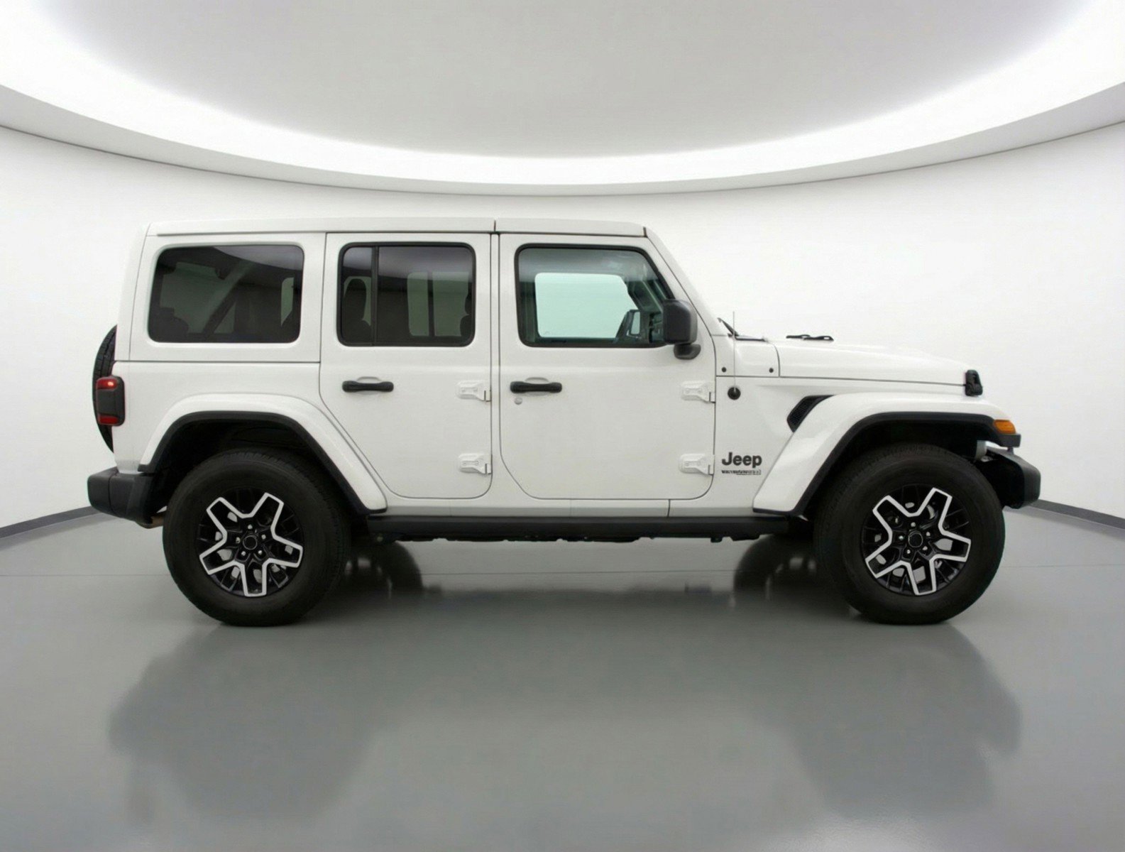 Used 2025 Jeep Wrangler Sahara image 11
