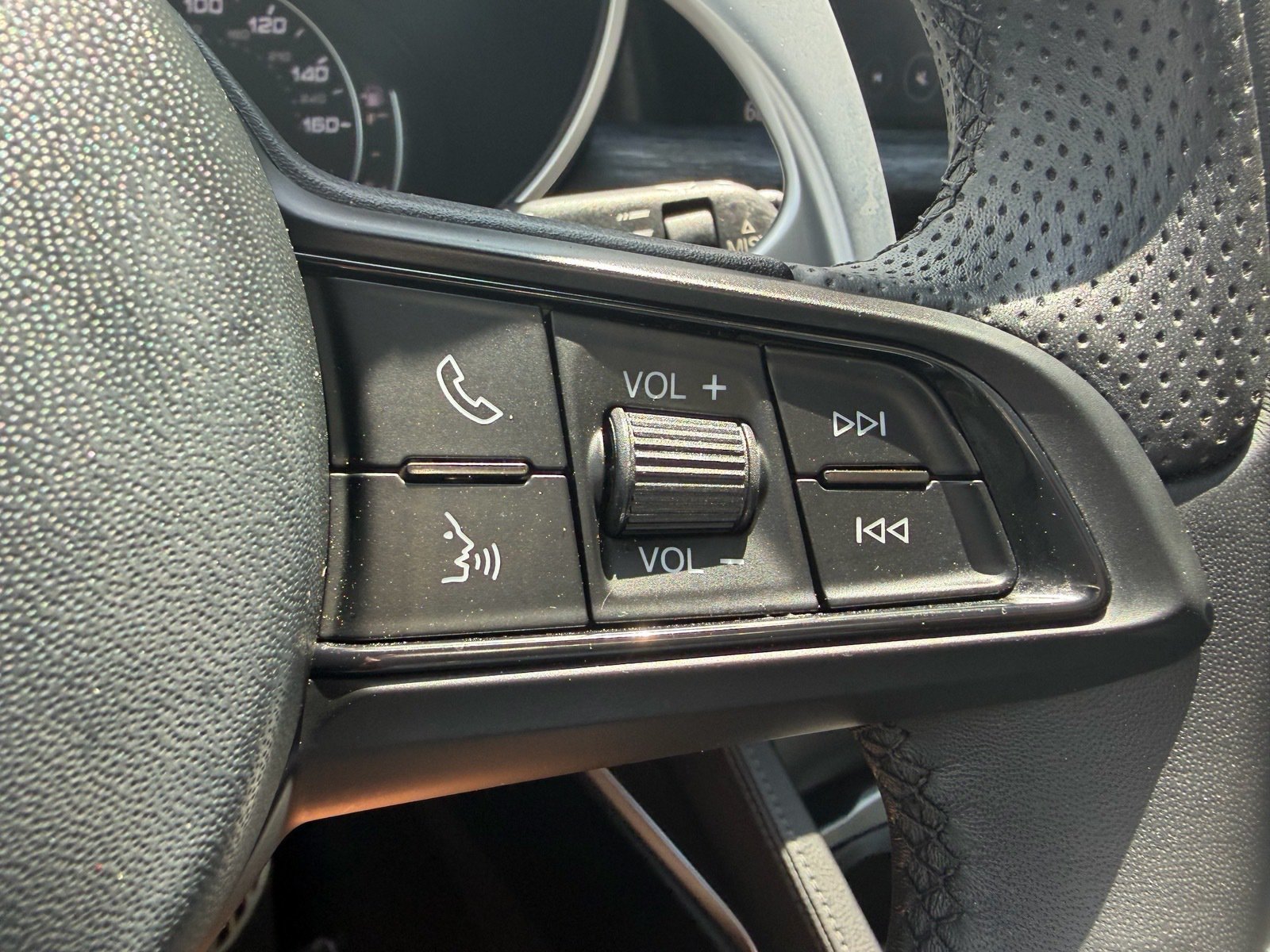 Used 2023 Alfa Romeo Stelvio Sprint RWD image 28
