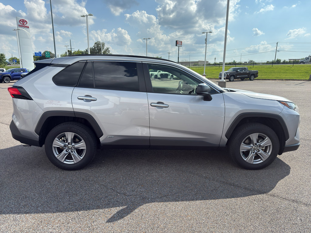 Used 2024 Toyota RAV4 LE image 6