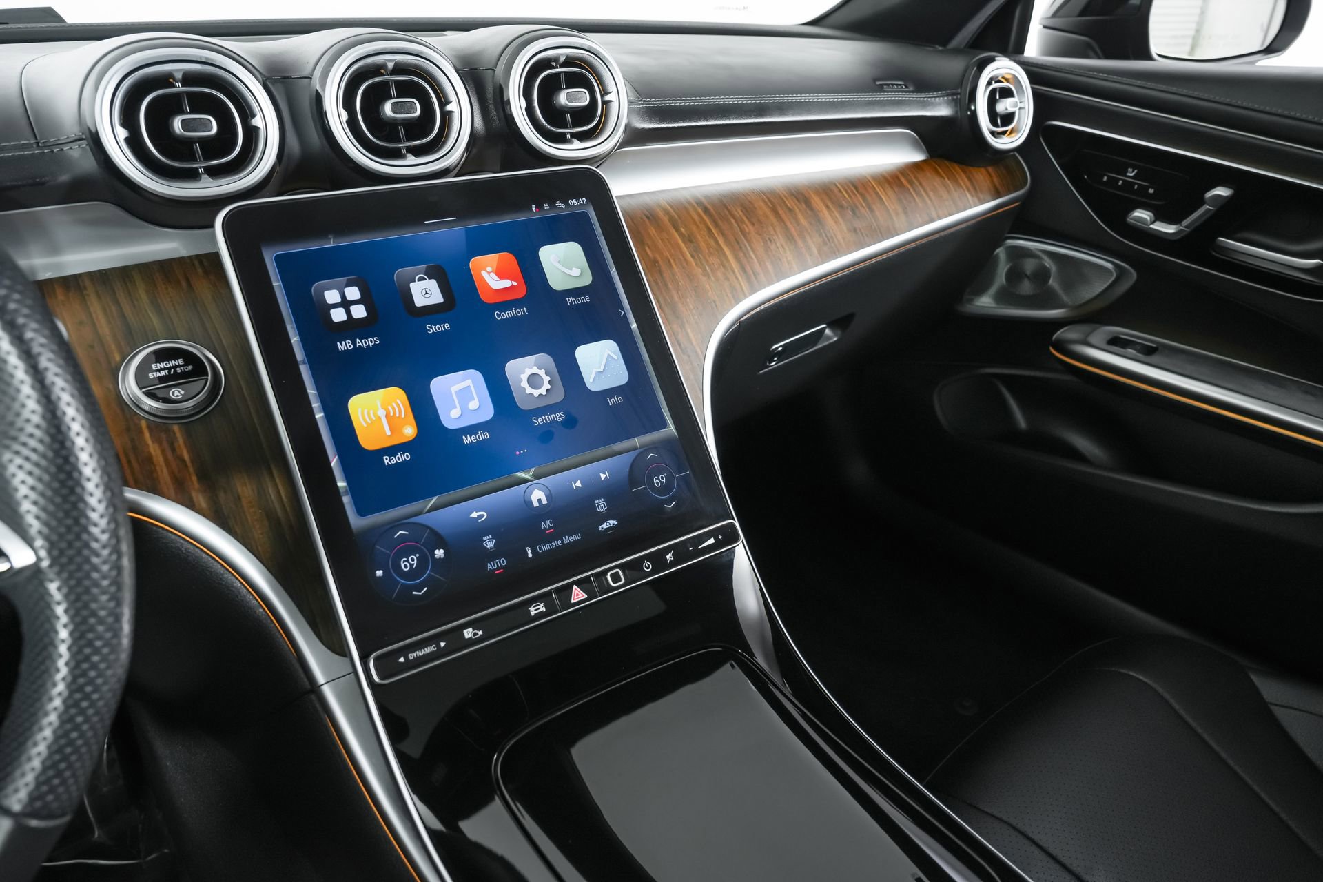 Used 2025 Mercedes-Benz CLE 450 4MATIC Coupe image 26