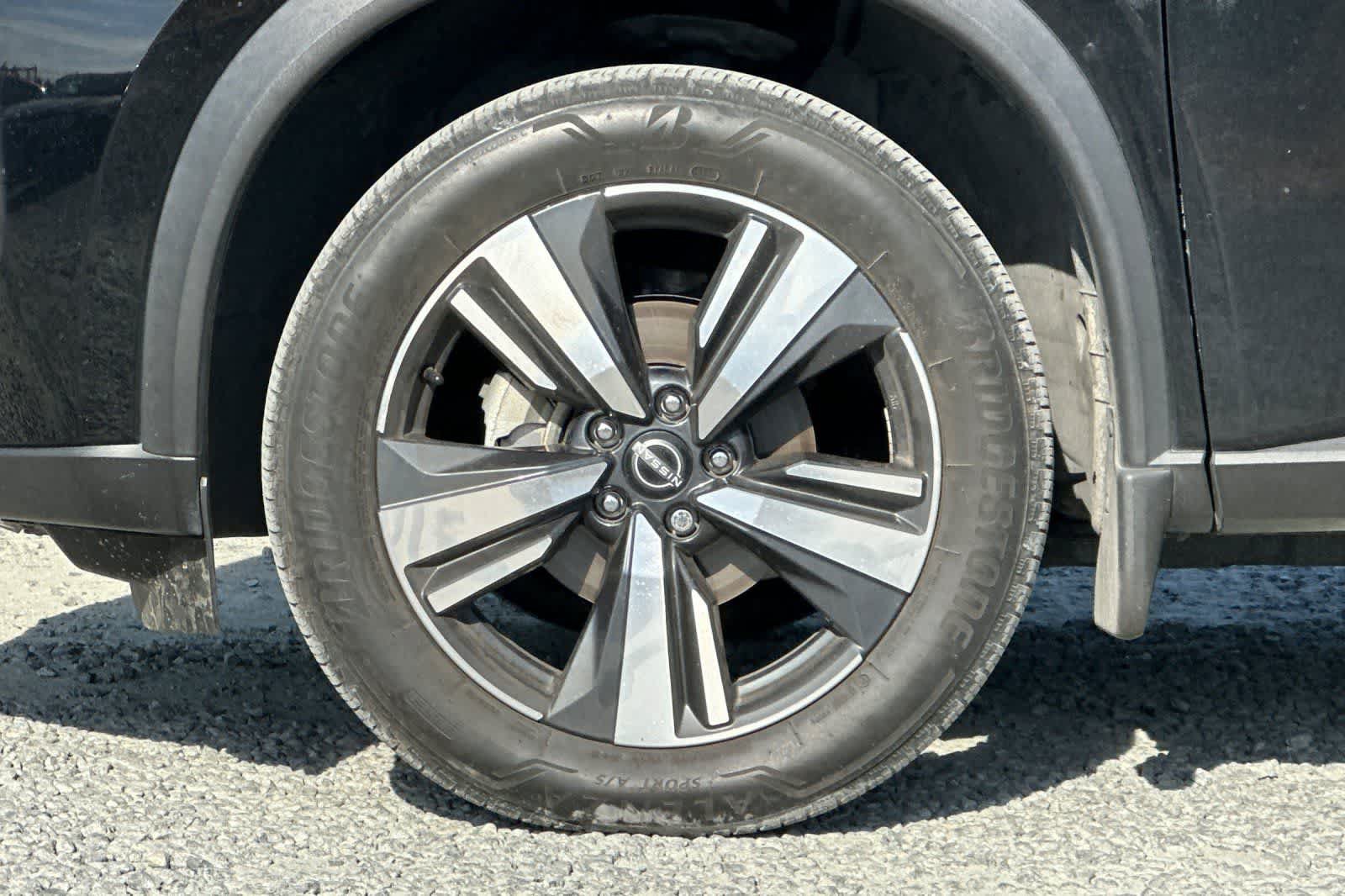 Used 2023 Nissan Rogue SL FWD image 12