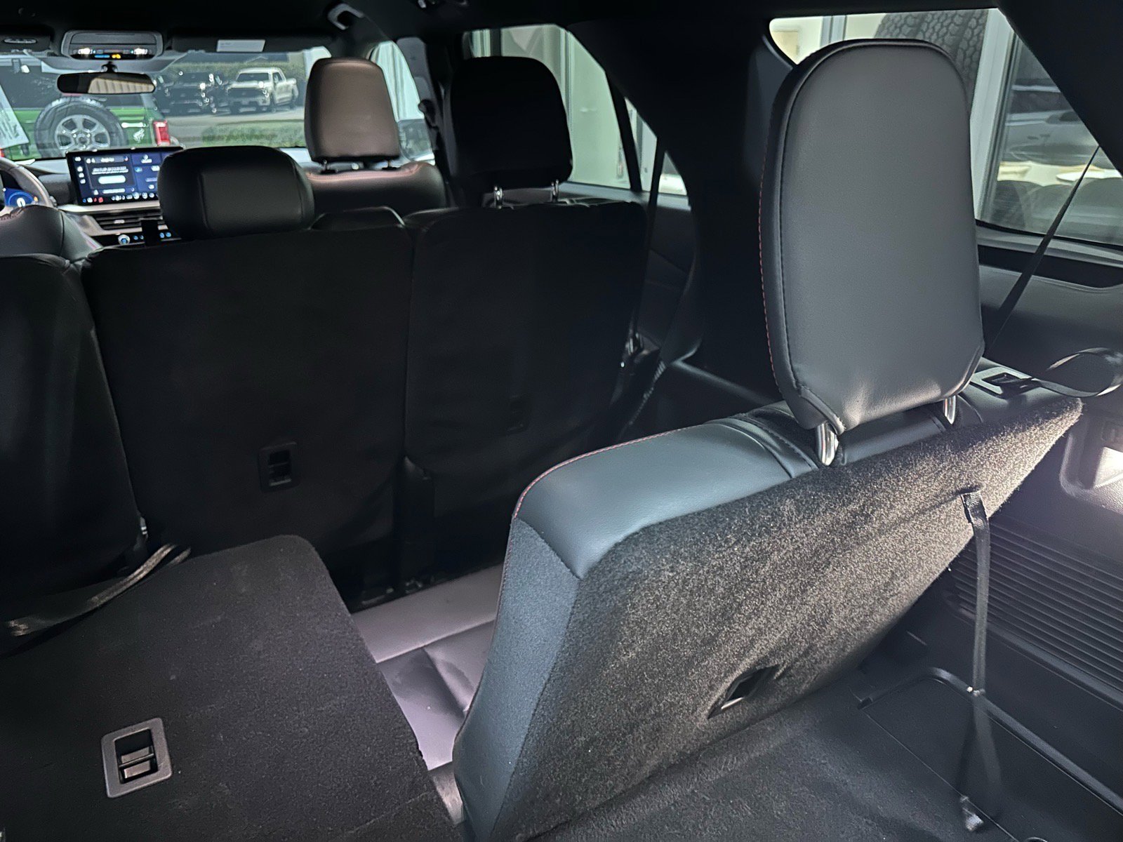 Certified 2025 Ford Explorer ST-Line image 27