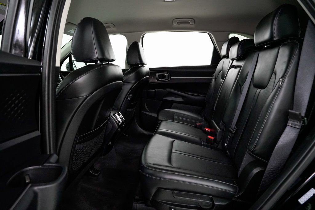 Used 2025 Kia Sorento S image 27