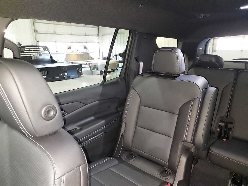 Used 2025 Chevrolet Traverse LT w/ Midnight/Sport Edition image 12