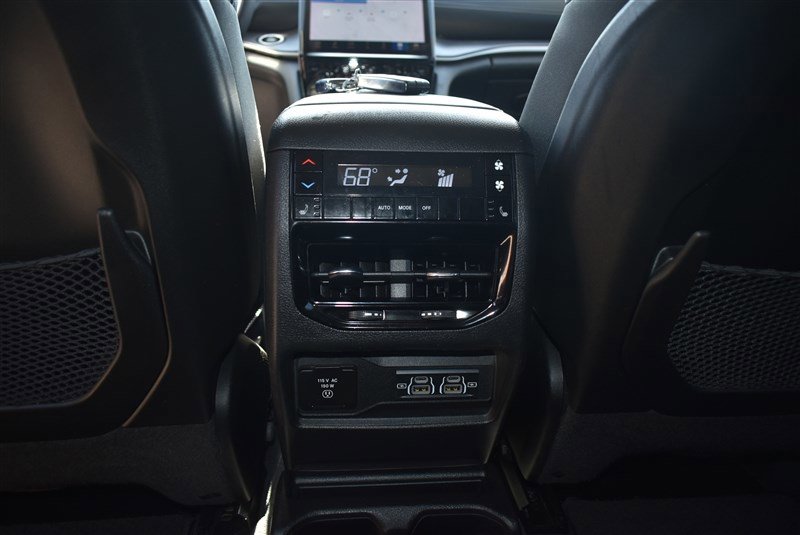Used 2023 Jeep Grand Cherokee L Limited AWD/4WD image 21