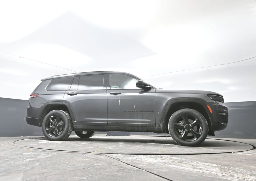 New 2025 Jeep Grand Cherokee L Limited w/ Black Appearance Package image 40