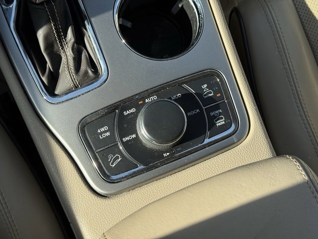 Used 2018 Jeep Grand Cherokee Overland image 17