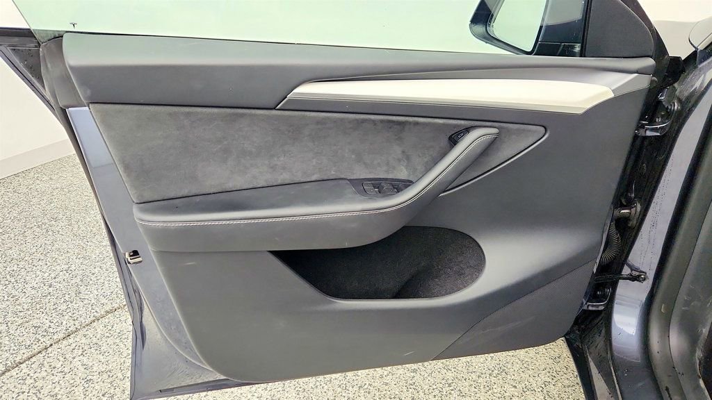 Used 2023 Tesla Model Y Performance image 11