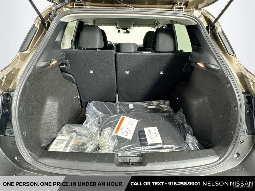 New 2027 Nissan Kicks SV w/ Cold Weather Package FWD image 24