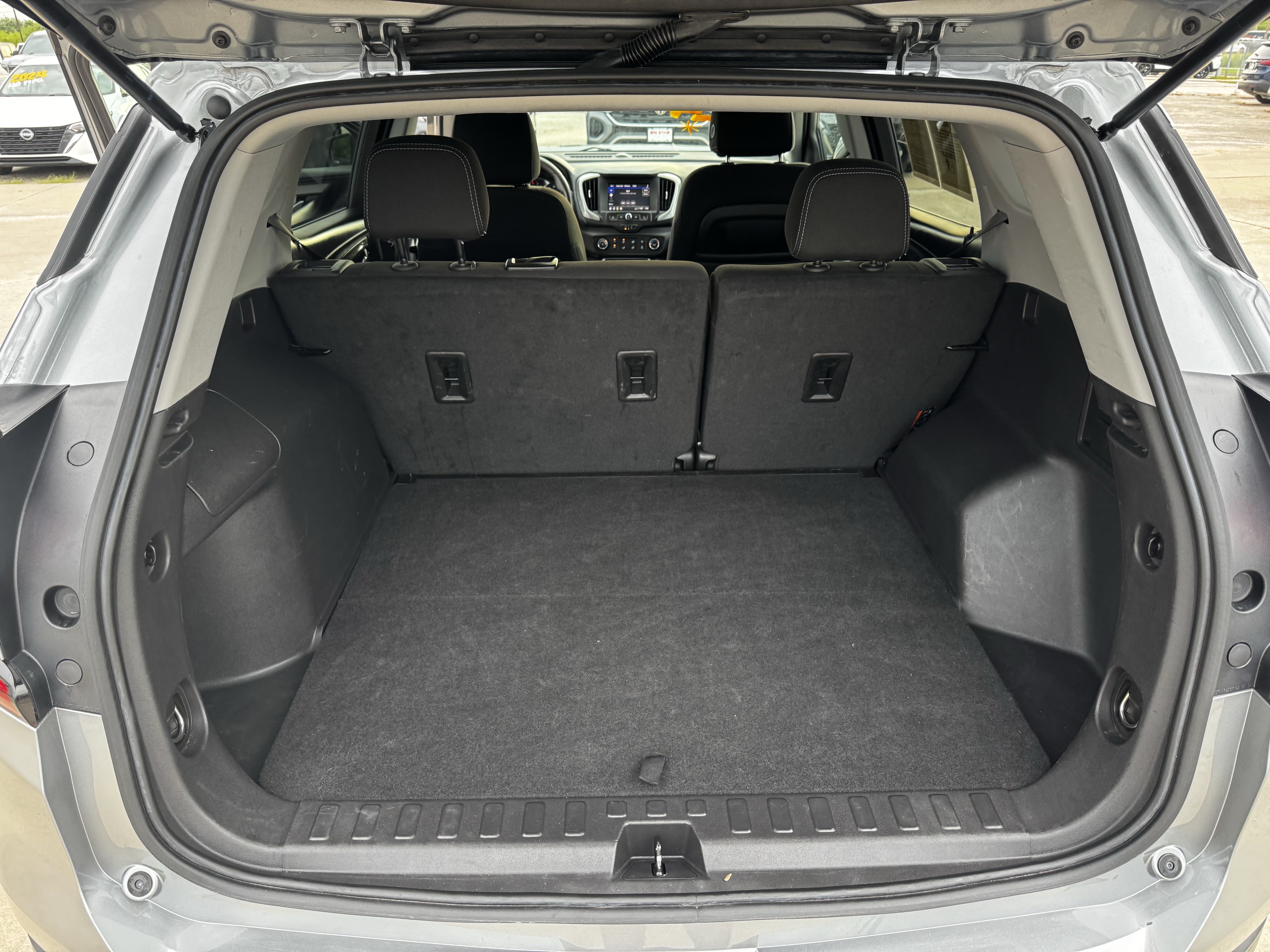 Used 2024 GMC Terrain SLE FWD image 29