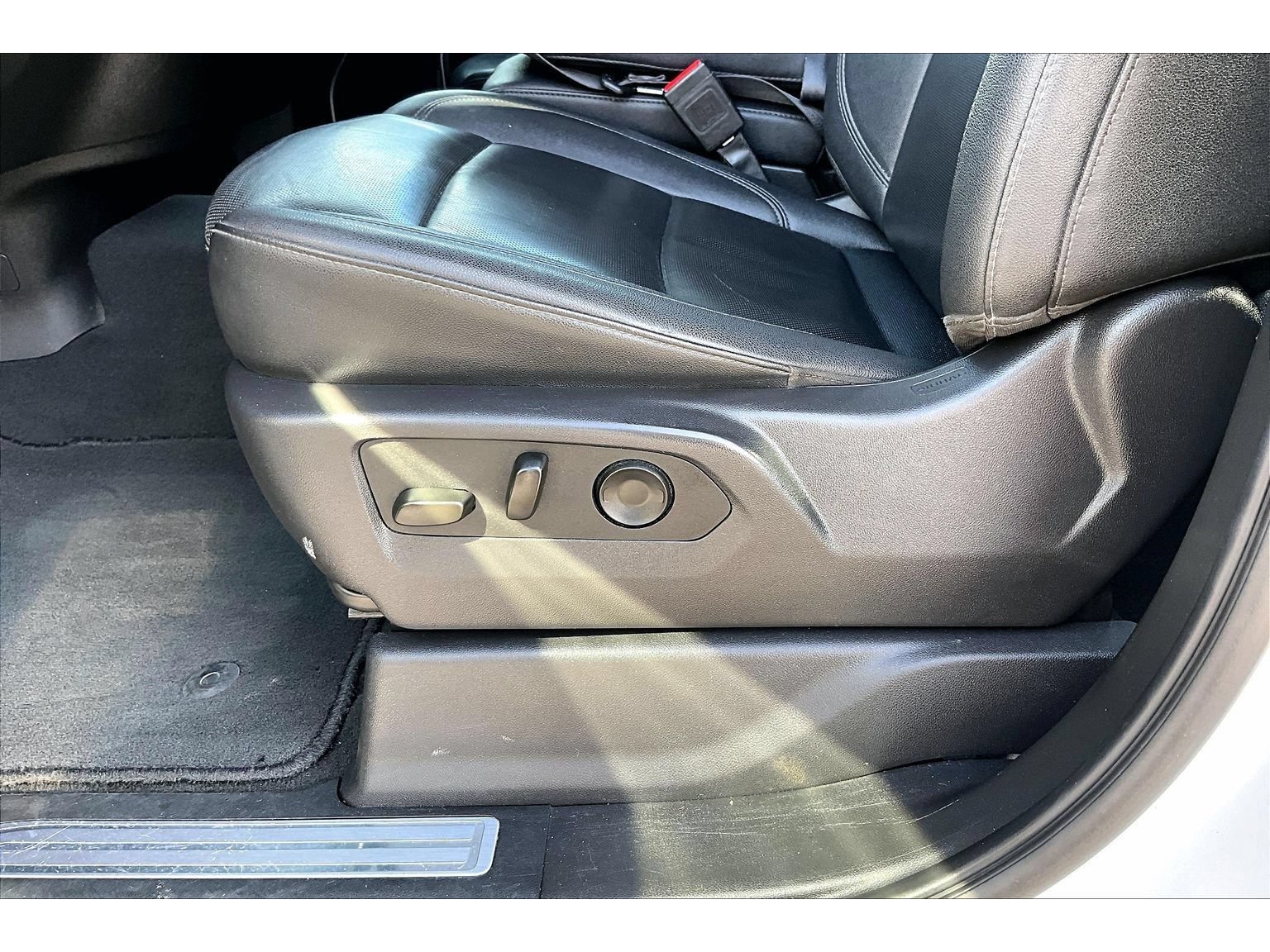 Used 2025 GMC Sierra 1500 SLT AWD/4WD image 30