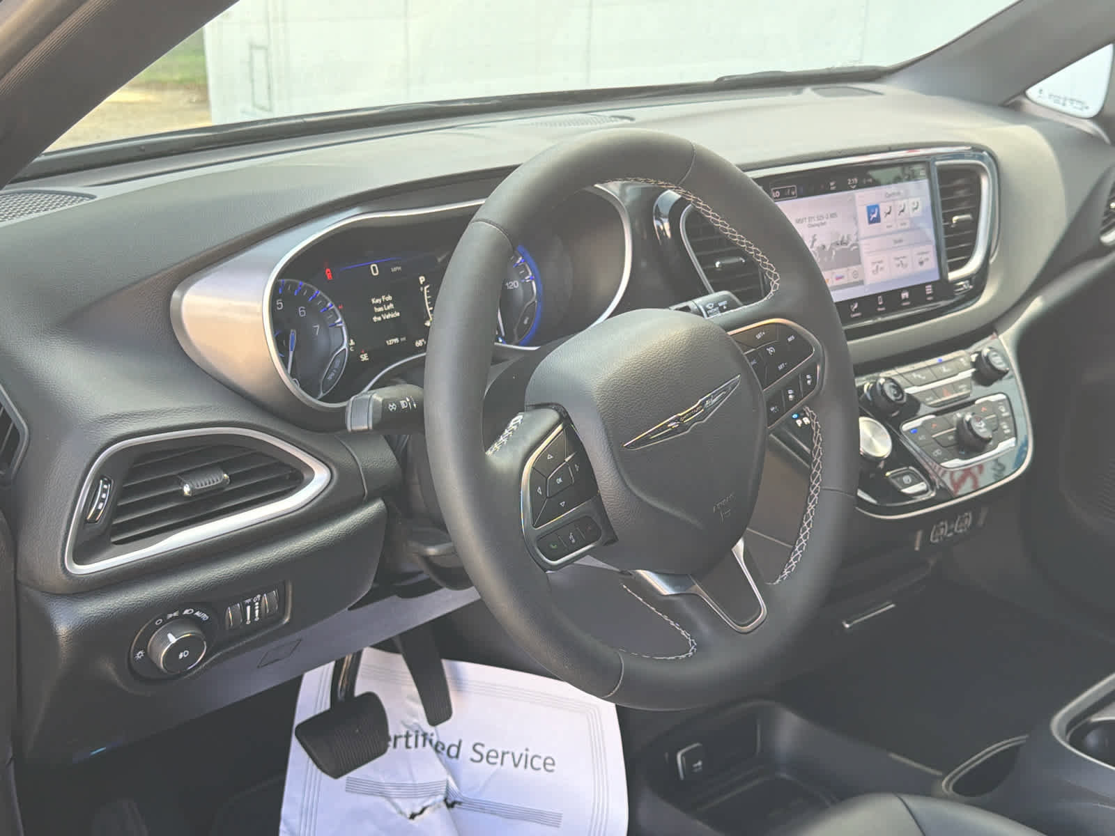 Used 2025 Chrysler Pacifica Select FWD image 21