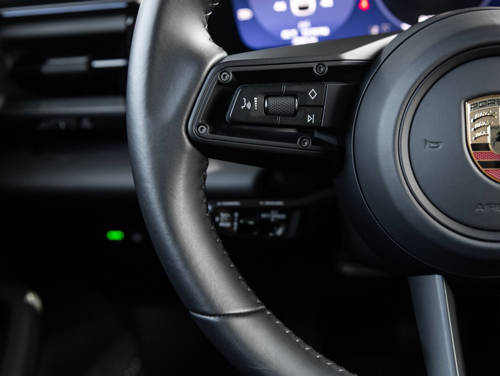 Certified 2025 Porsche Macan 4 Electric AWD/4WD image 15