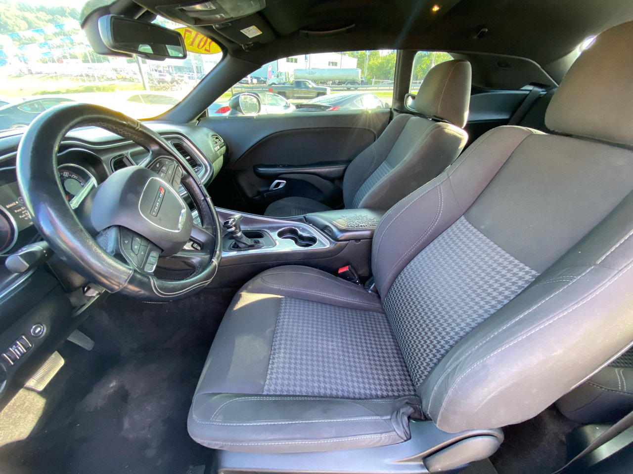 Used 2016 Dodge Challenger SXT image 11