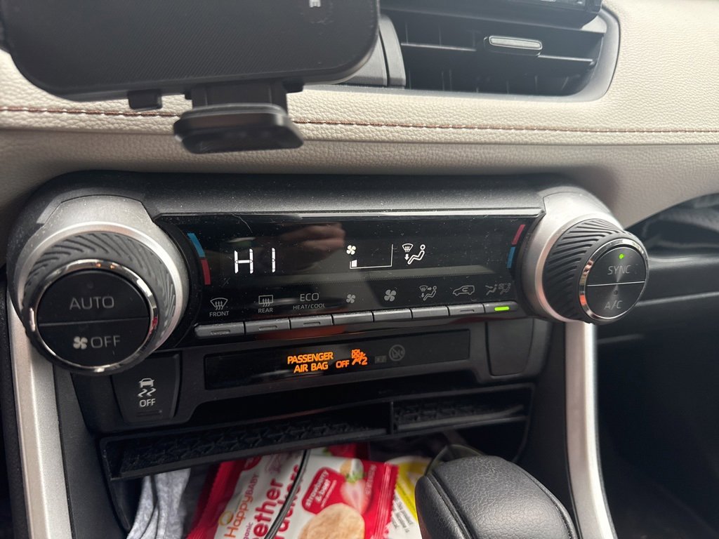 Used 2021 Toyota RAV4 XLE w/ Convenience Package image 14