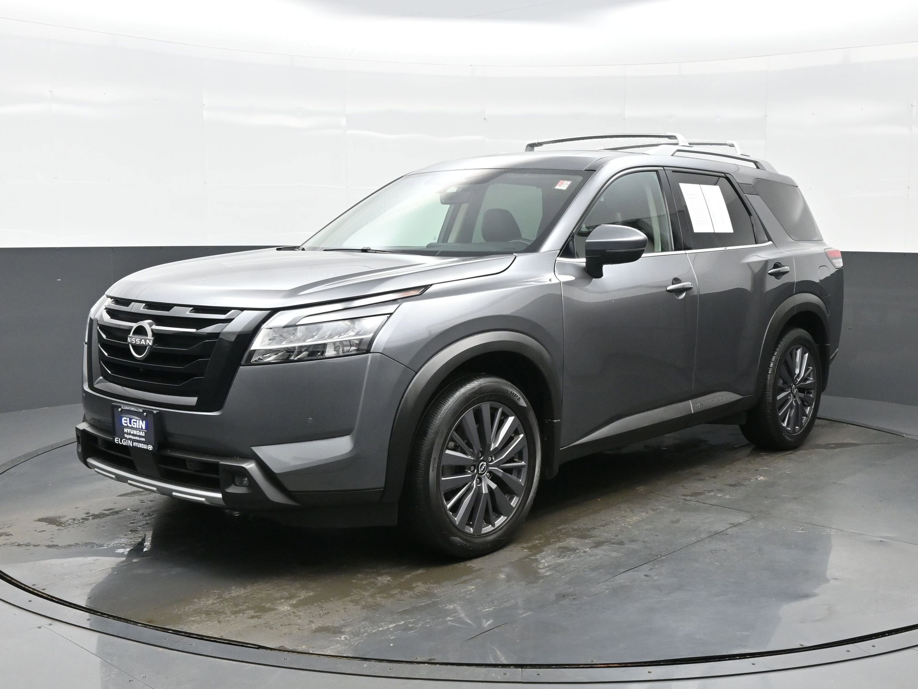 Used 2023 Nissan Pathfinder SL w/ SL Premium Package AWD/4WD image 2
