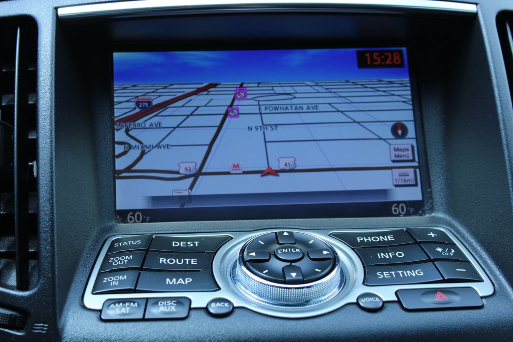 Used 2015 INFINITI Q40 w/ Navigation Package RWD image 15