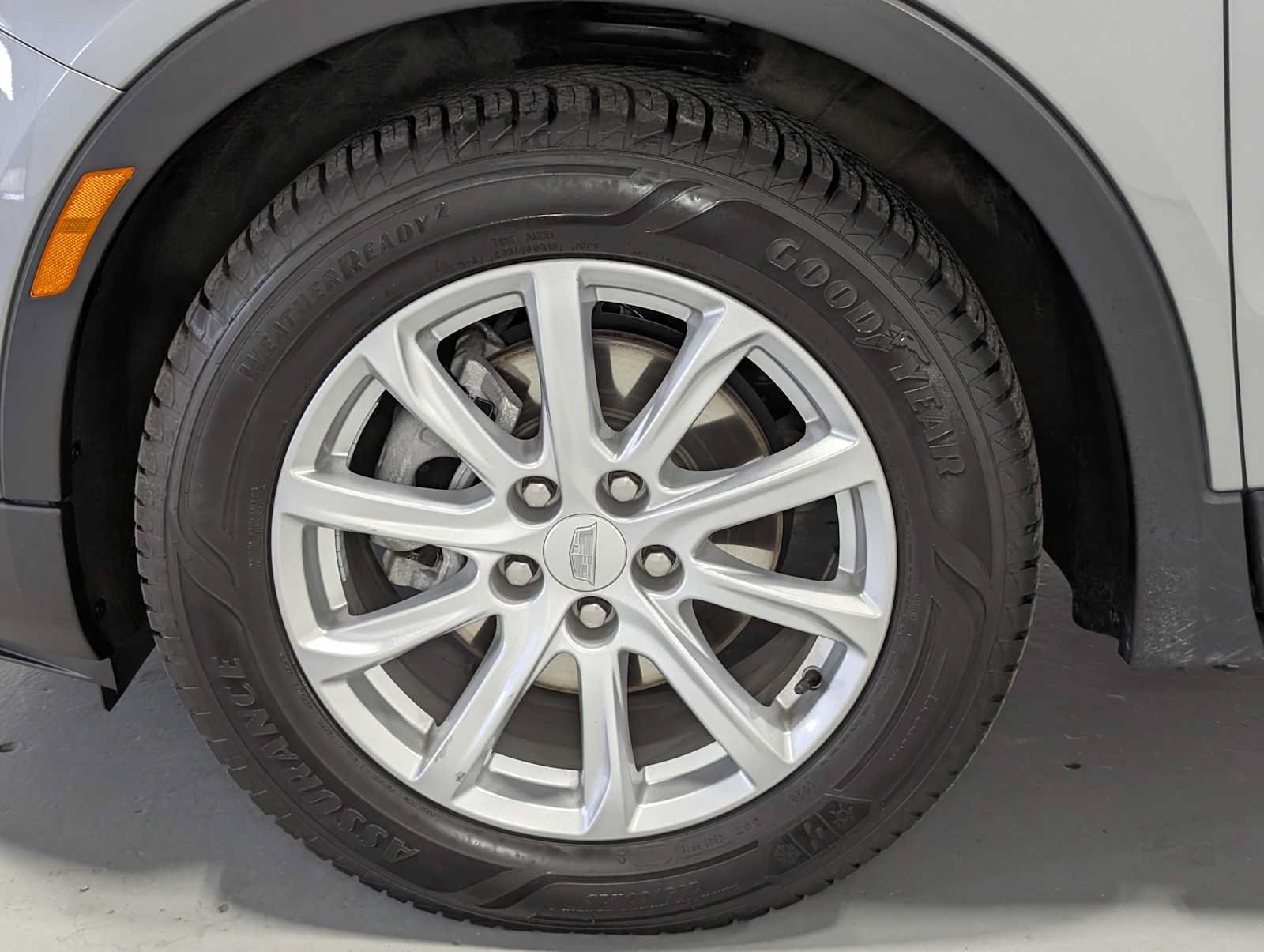 Used 2023 Cadillac XT4 Luxury w/ Cold Weather Package AWD/4WD image 3