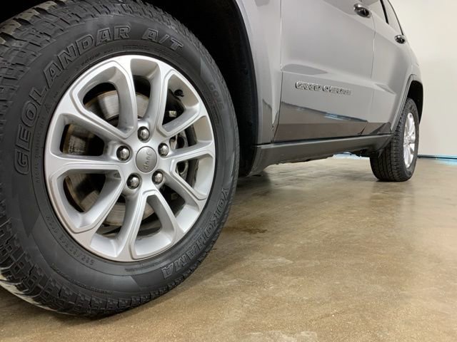 Used 2021 Jeep Grand Cherokee Laredo w/ Security & Convenience Group image 2